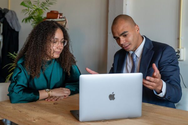 Vind de juiste professional bij onvoorziene omstandigheden zoals ziekte, zwangerschapsverlof of het vertrek van een gewaardeerde collega. In de vakgebieden Human Resources, Management en Marketingcommunicatie.